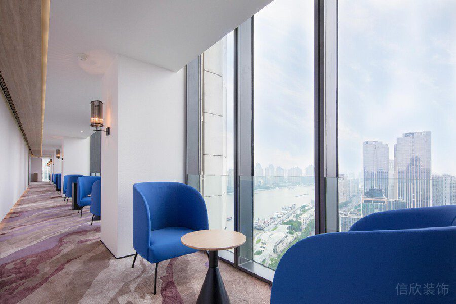 藍(lán)色休息區(qū)面對(duì)面簡(jiǎn)約辦公室裝修設(shè)計(jì)