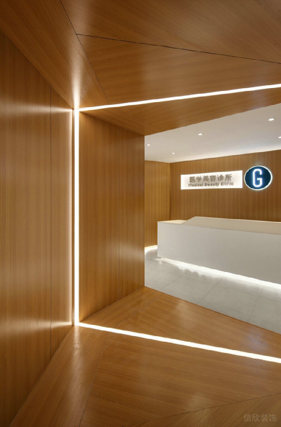 直線燈飾天花墻體一體設(shè)計led木制過道辦公室裝修