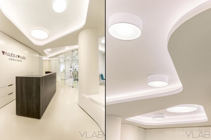 天花弧線吸頂燈辦公室過道設(shè)計(jì)木制前臺(tái)桌