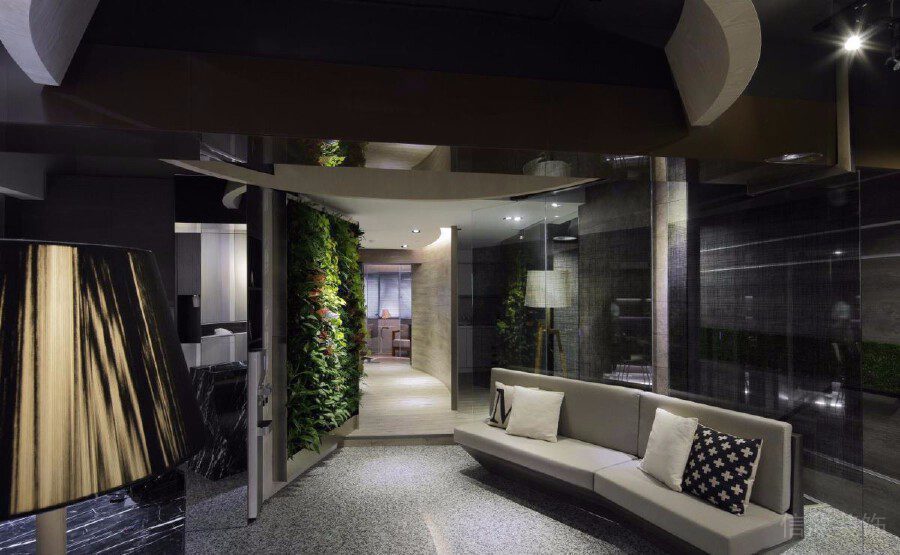 暗色現(xiàn)代工作室藝術(shù)時尚休息區(qū)皮革沙發(fā)