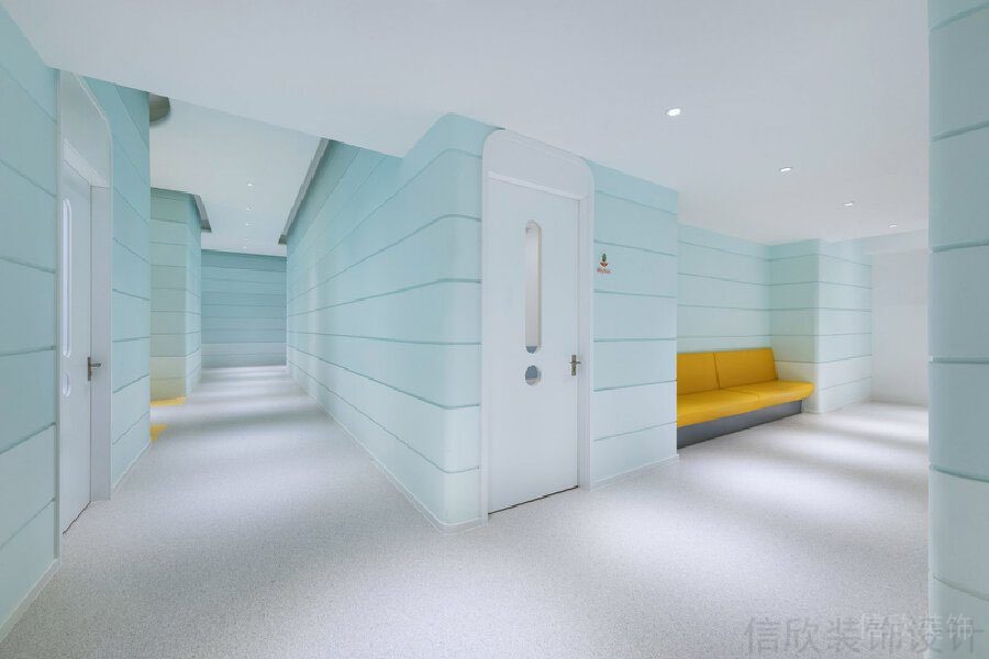 培訓(xùn)機構(gòu)裝修漸變藍色過道設(shè)計簡約白內(nèi)嵌式黃色沙發(fā)