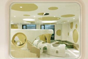 方形鏤空墻體玻璃裝飾效果培訓(xùn)機(jī)構(gòu)裝修設(shè)計