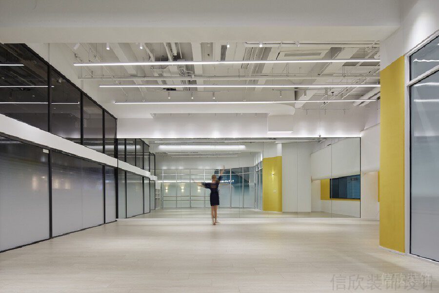 漸變玻璃多功能簡(jiǎn)約教室木質(zhì)創(chuàng)意設(shè)計(jì)工業(yè)風(fēng)