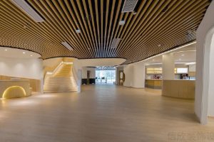 鏤空天花條紋裝修設(shè)計效果圖辦公室