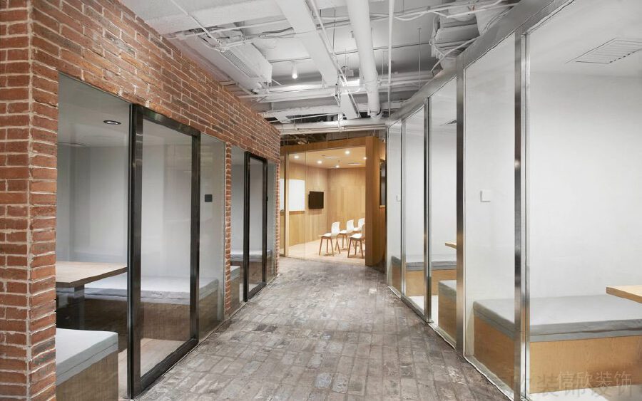 紅色墻磚復(fù)古美式工業(yè)風(fēng)裝修設(shè)計(jì)辦公室會(huì)議室