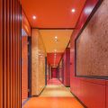 紅色過道直線設(shè)計(jì)軟布機(jī)構(gòu)裝修