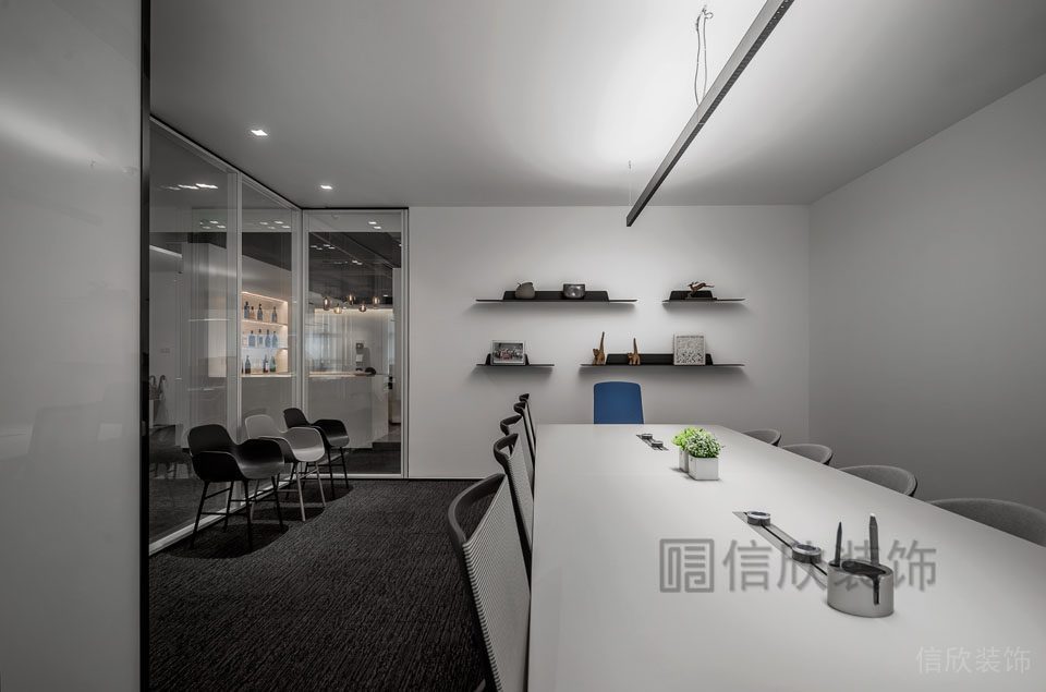 辦公室裝修設計高級灰簡約現(xiàn)代風會議室裝修效果圖