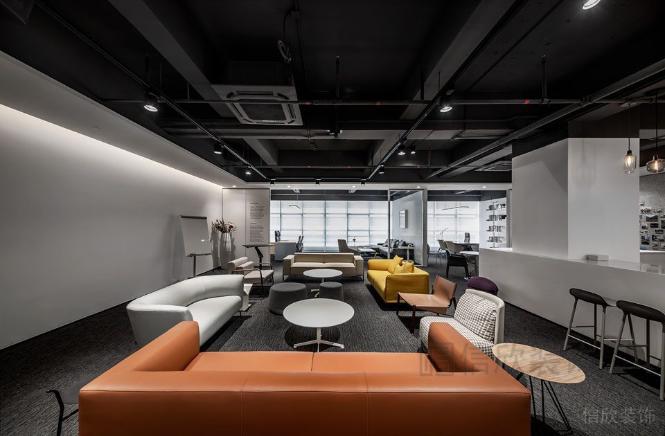 工業(yè)風鏤空天花管道設計燈飾效果家具店裝修設計皮革沙發(fā)辦公室裝修地毯