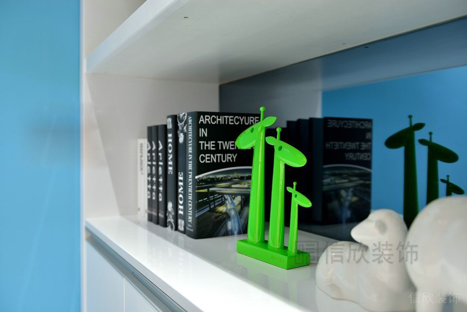 收納墻柜裝修白色收納設(shè)計(jì)藍(lán)色全屋定制效果