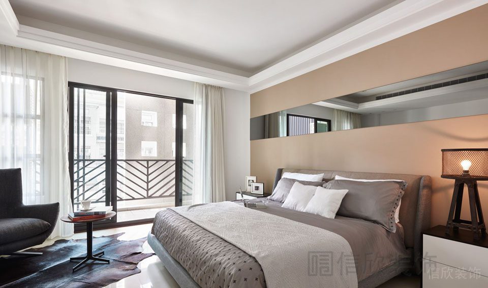 定制臥室鏡面條紋木質(zhì)墻體創(chuàng)意設(shè)計皮革沙發(fā)休息區(qū)閱讀區(qū)域裝修