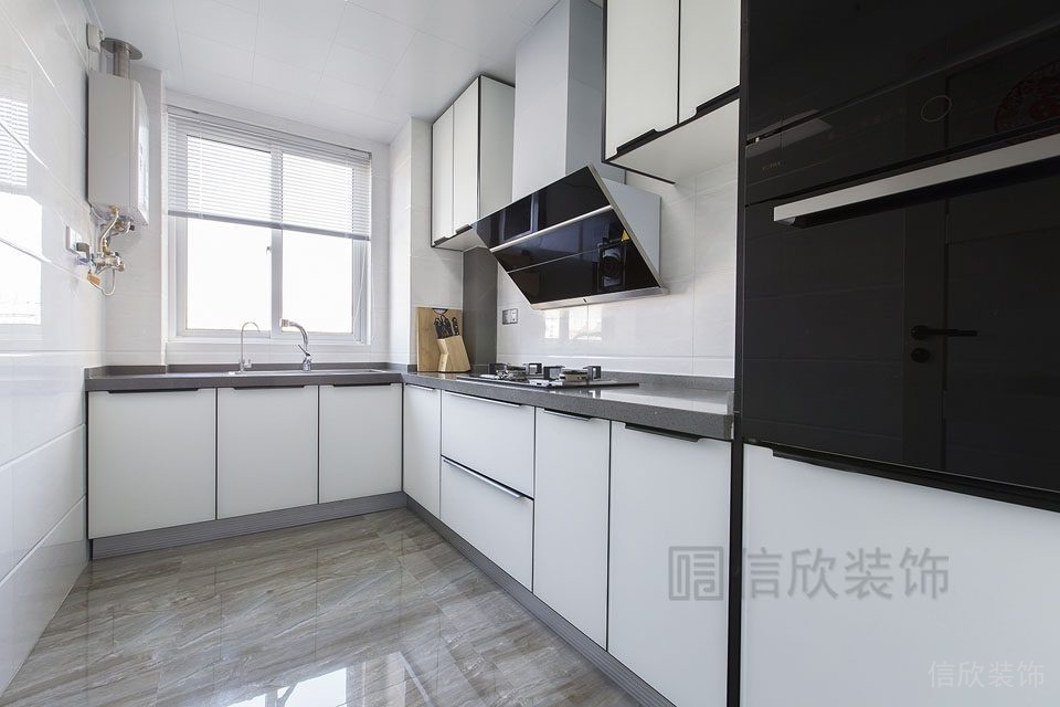 廚房裝修設(shè)計(jì)黑白色調(diào)大理石地板裝修效果圖