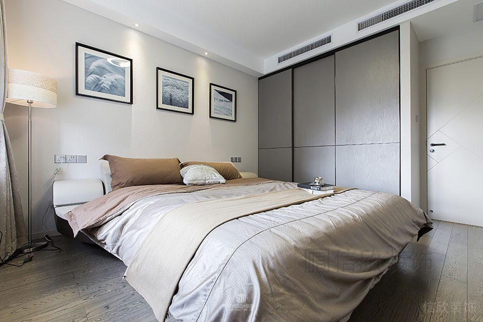 現(xiàn)代臥室設(shè)計(jì)木質(zhì)地板簡(jiǎn)約風(fēng)平推更衣室儲(chǔ)物衣柜裝修效果圖