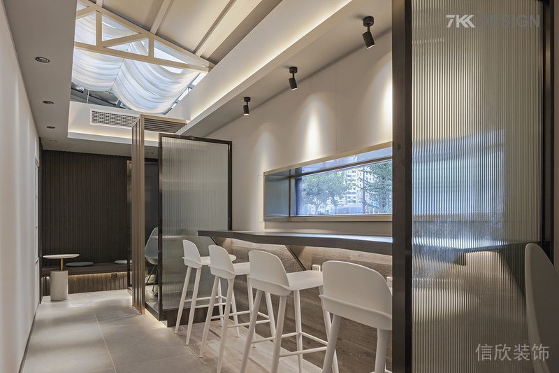 水吧臺休息區(qū)奶茶店裝修設(shè)計(jì)現(xiàn)代簡約中央空調(diào)射燈效果圖