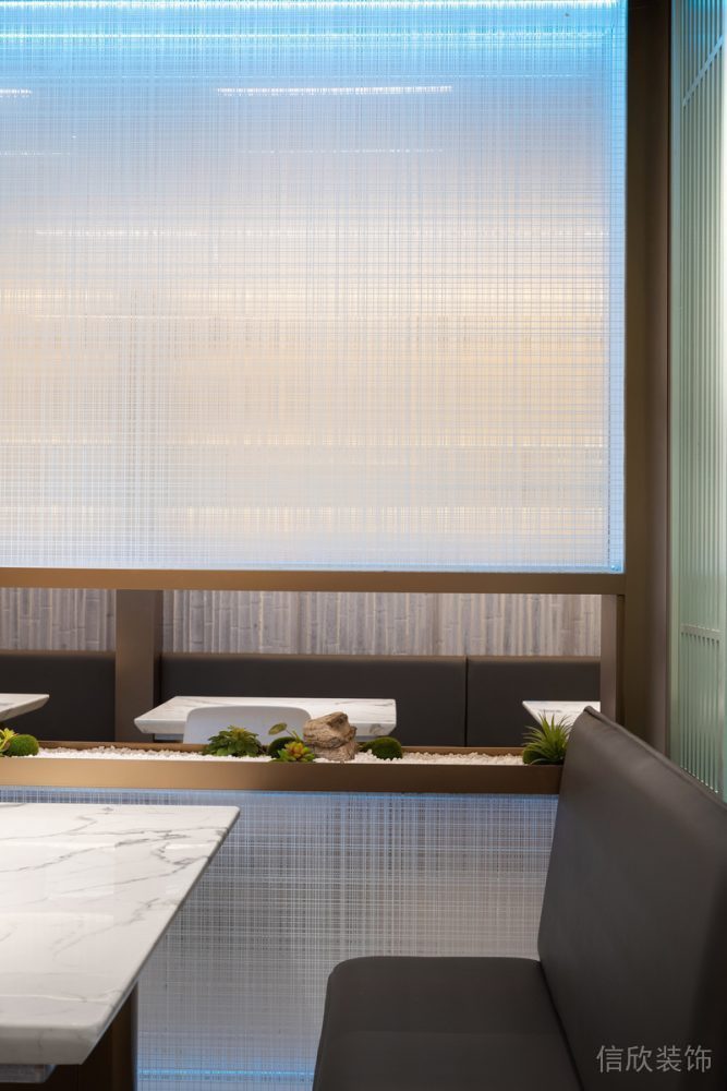 漸變墻體布藝設(shè)計(jì)墻體隔斷效果餐廳裝修面對面大理石就餐區(qū)裝修