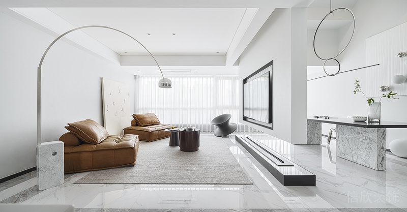 簡(jiǎn)約純白客廳裝修設(shè)計(jì)皮革沙發(fā)躺椅墻體隔斷大理石地板設(shè)計(jì)圖