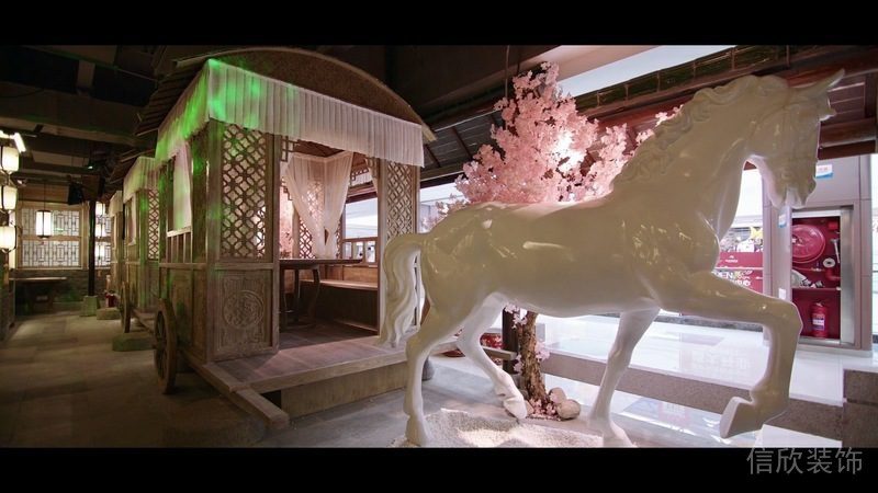 中式餐廳裝修設(shè)計原木風(fēng)木馬實(shí)物設(shè)計就餐區(qū)裝修