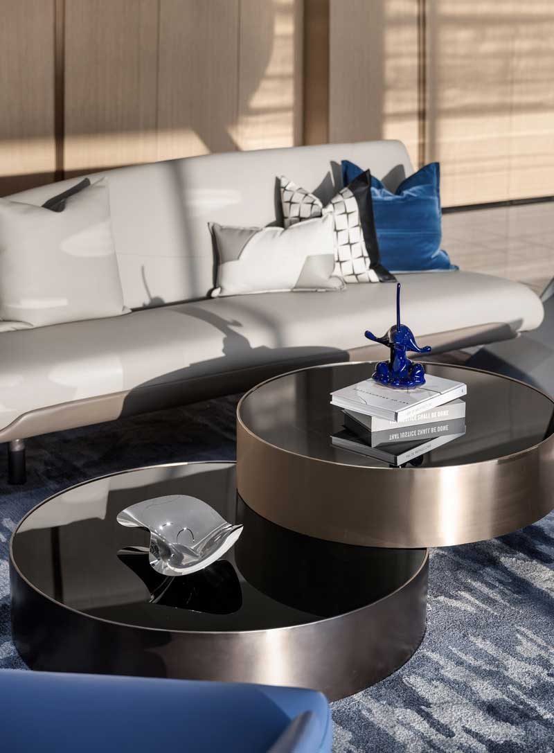 創(chuàng)意層疊大理石金屬邊框圓形茶幾皮革沙發(fā)簡約辦公室洽談室休息區(qū)裝修效果圖