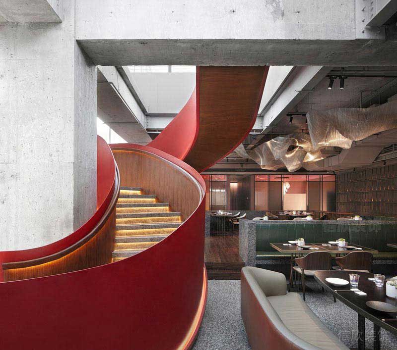 辦公室工業(yè)風旋轉式樓梯效果圖