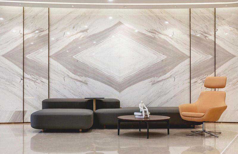 辦公室輕奢風休閑區(qū)大理石金屬性背景墻效果圖