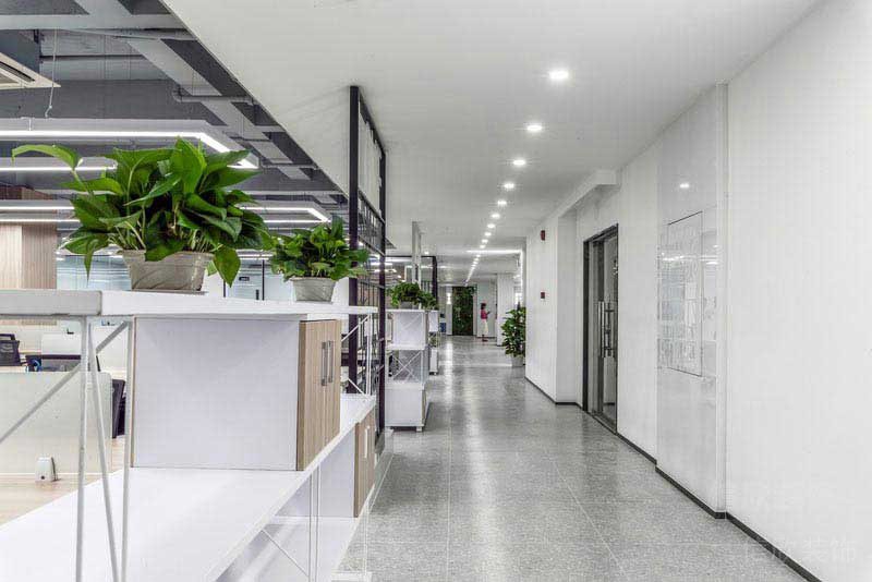 辦公室現(xiàn)代風(fēng)辦公室過(guò)道效果圖