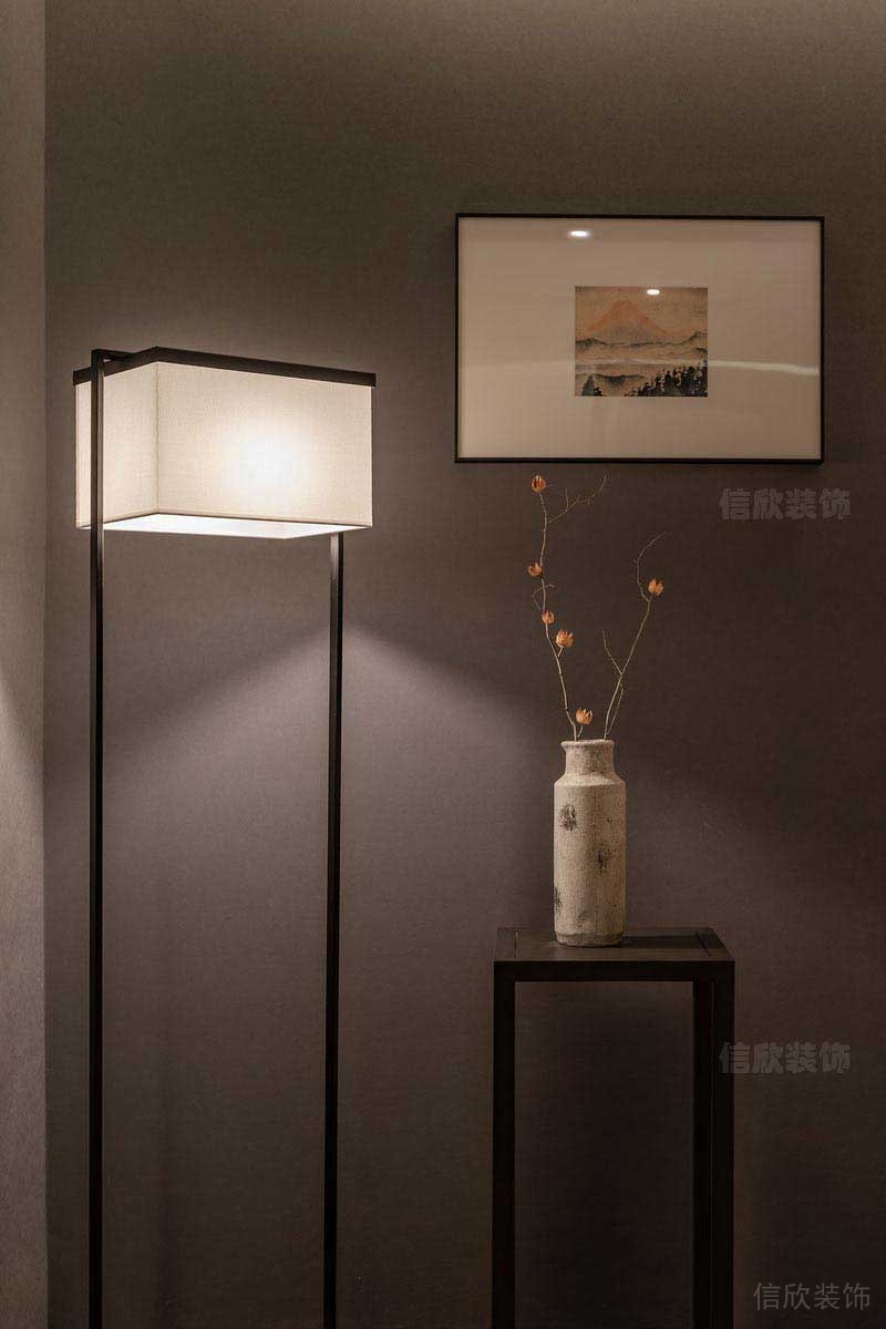 辦公室現(xiàn)代風邊幾臺燈裝飾效果圖