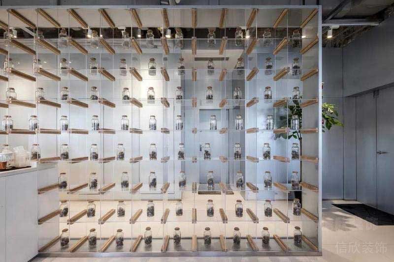 辦公室現(xiàn)代風(fēng)玻璃隔斷效果圖