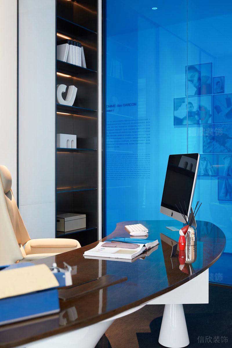 辦公室現(xiàn)代風(fēng)總經(jīng)理辦公室效果圖 (2)