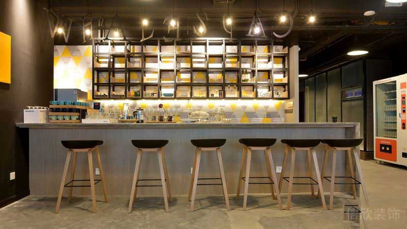 北歐工業(yè)風(fēng)餐廳空間吧臺吧椅