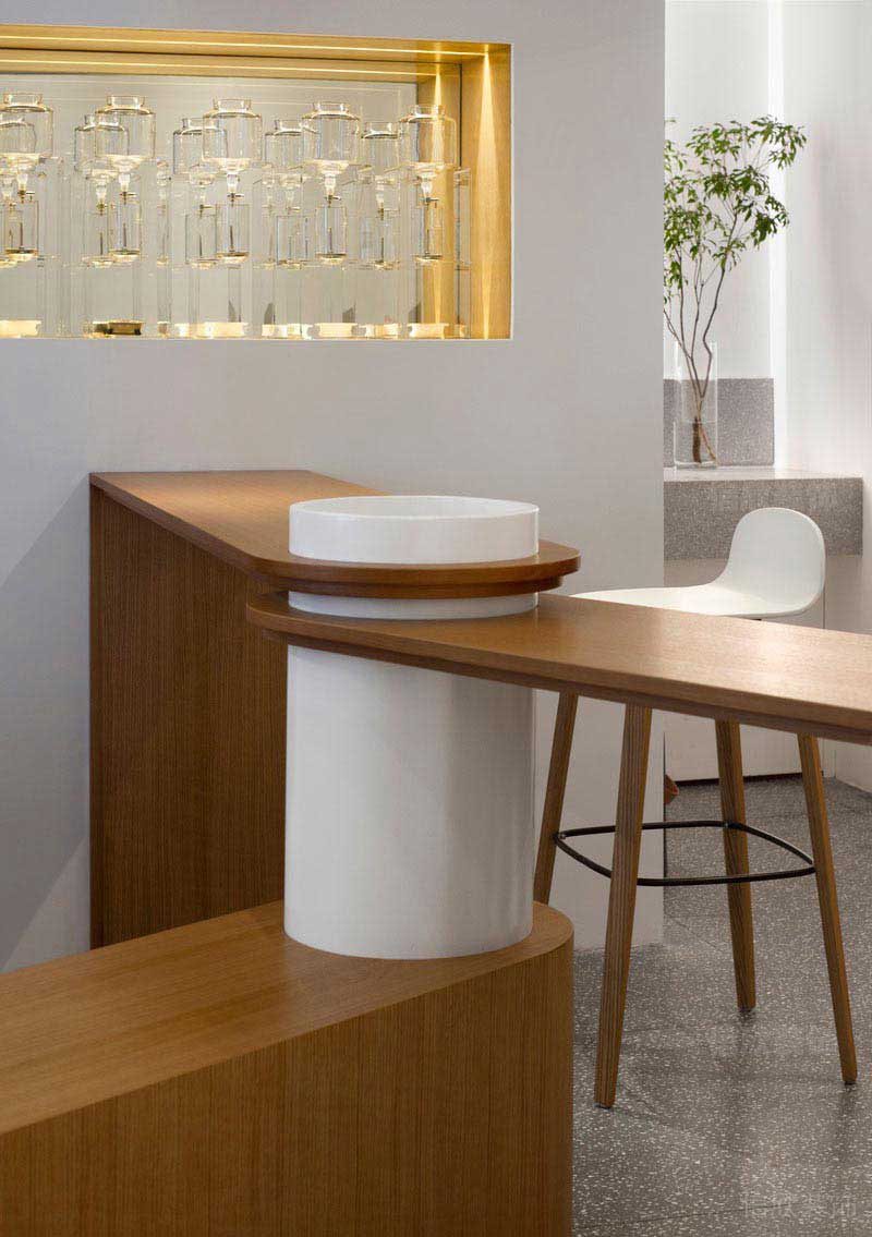 餐廳木紋吧臺設(shè)計方案