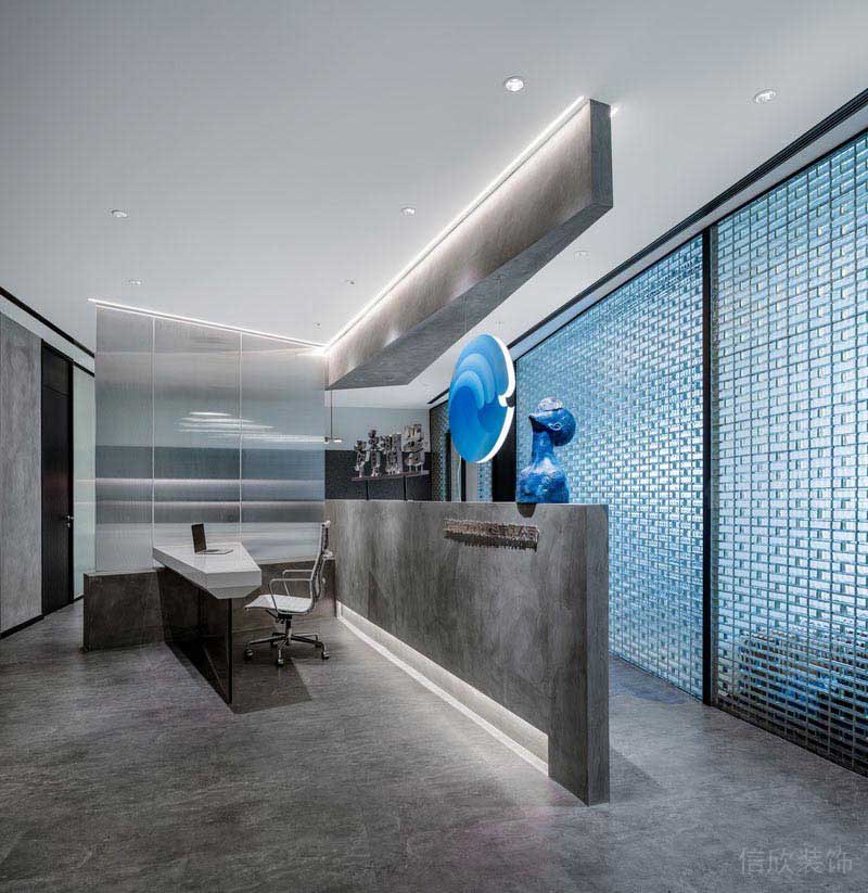 斷開設(shè)計的公司形象墻裝修圖