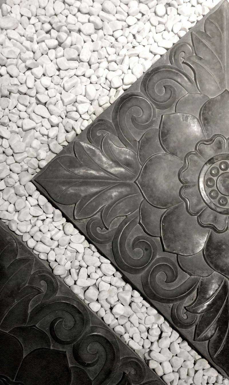 地面白色小石子與黑色花磚設(shè)計(jì)