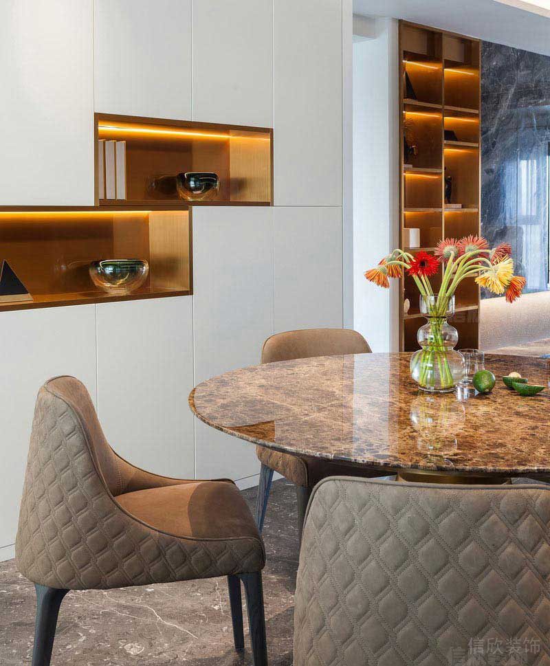 帶有酒柜的現(xiàn)代風(fēng)格餐廳