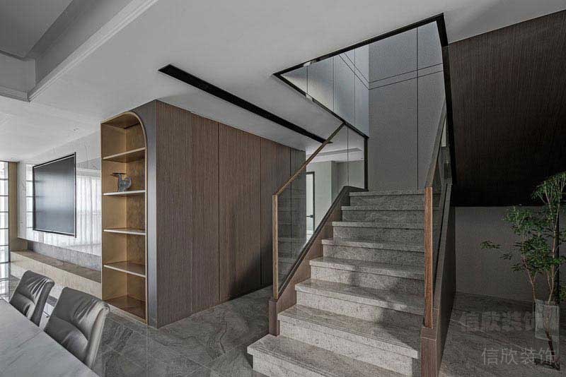 二手房別墅大理石木藝欄桿玻璃樓梯