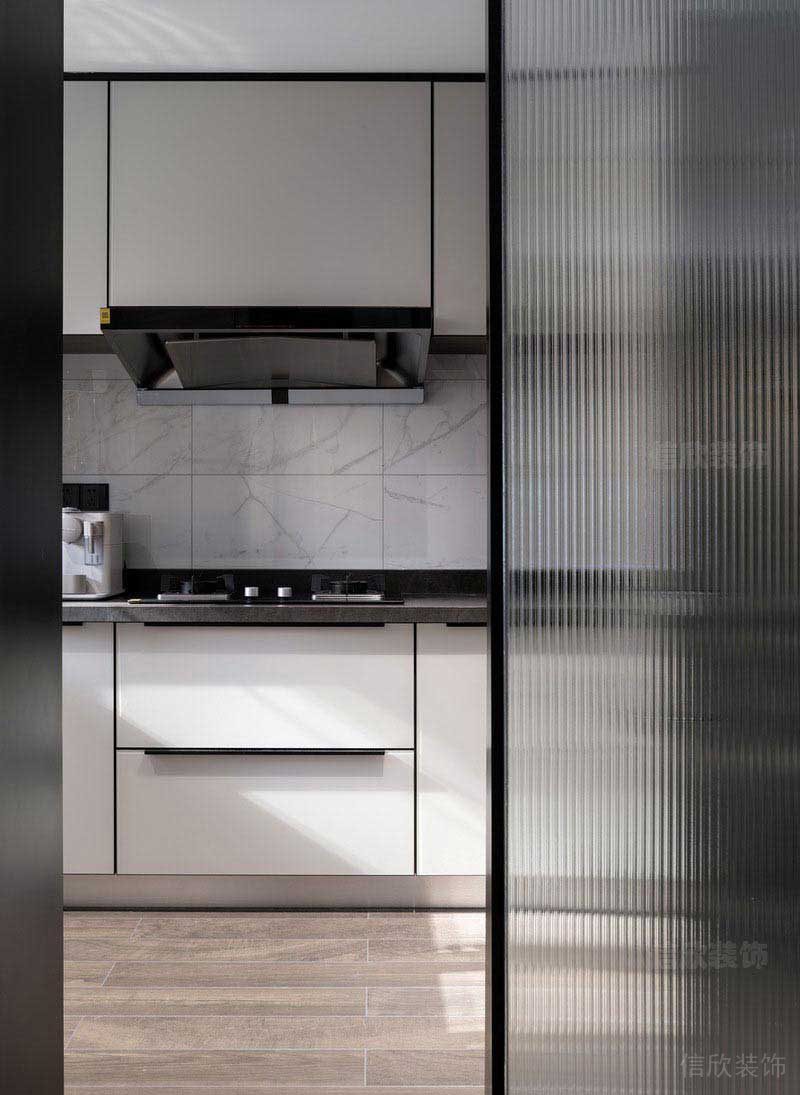 二手房改造現(xiàn)代簡約風廚房效果圖(1)