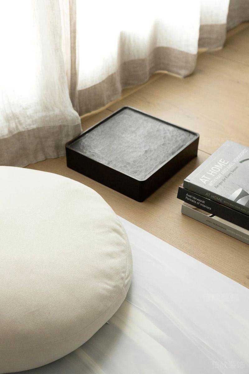 二手房改造現(xiàn)代簡約風(fēng)榻榻米抱枕效果圖