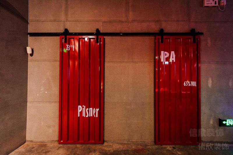 工業(yè)風(fēng)餐飲空間入口推拉門(mén)