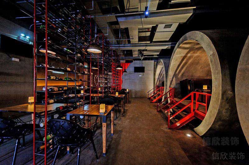 工業(yè)風(fēng)的酒吧設(shè)計(jì)效果