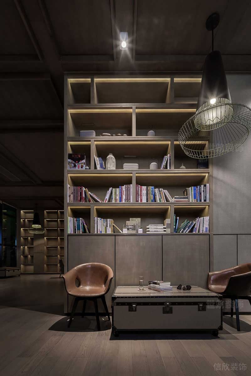 工業(yè)風格辦公室公共區(qū)洽談桌椅