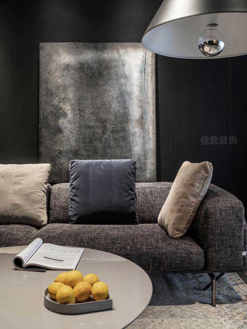 暗色系商務(wù)風(fēng)時(shí)尚洽談室工作室裝修黑色背景里面的抽象藝術(shù)畫(huà)