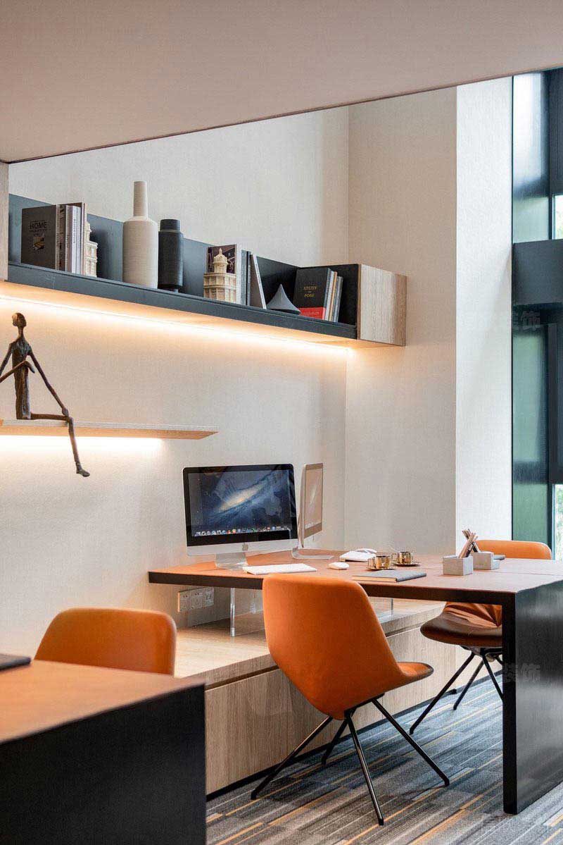 黑色與橙色的辦公空間設(shè)計(jì)