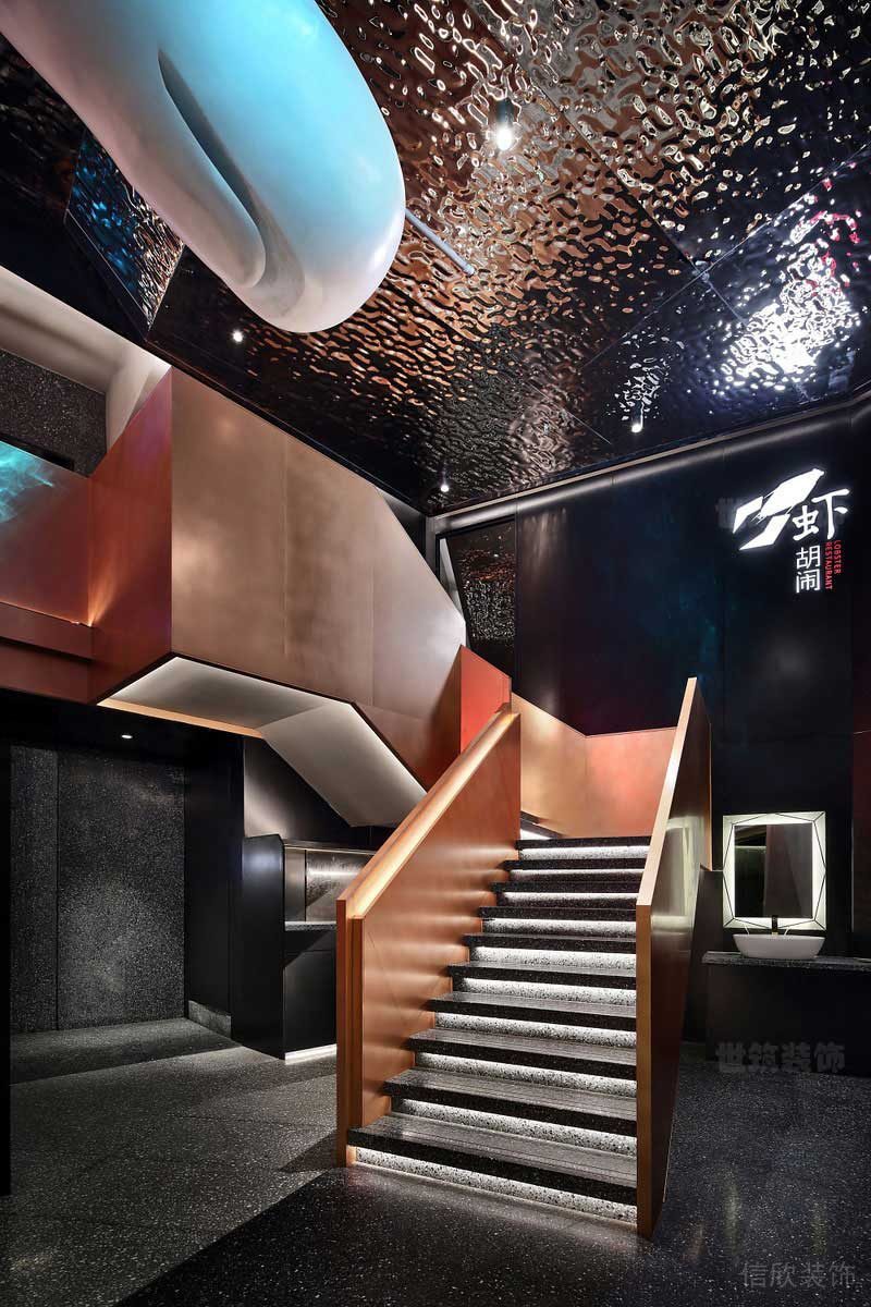 后現(xiàn)代風(fēng)格餐飲空間藝術(shù)樓梯