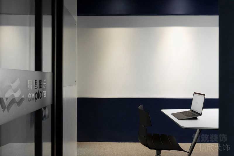 極簡(jiǎn)風(fēng)格辦公室過(guò)道等過(guò)效果