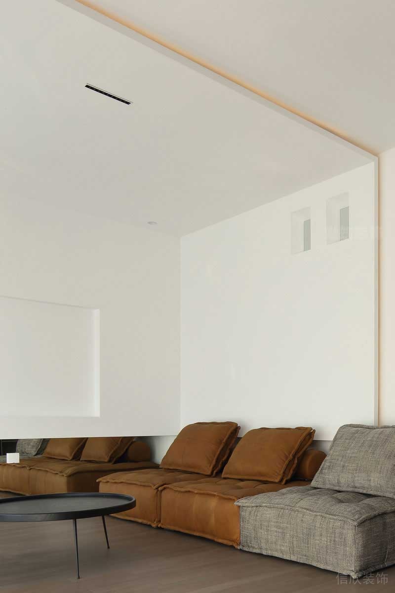 極簡(jiǎn)風(fēng)格公寓客廳混搭色沙發(fā)