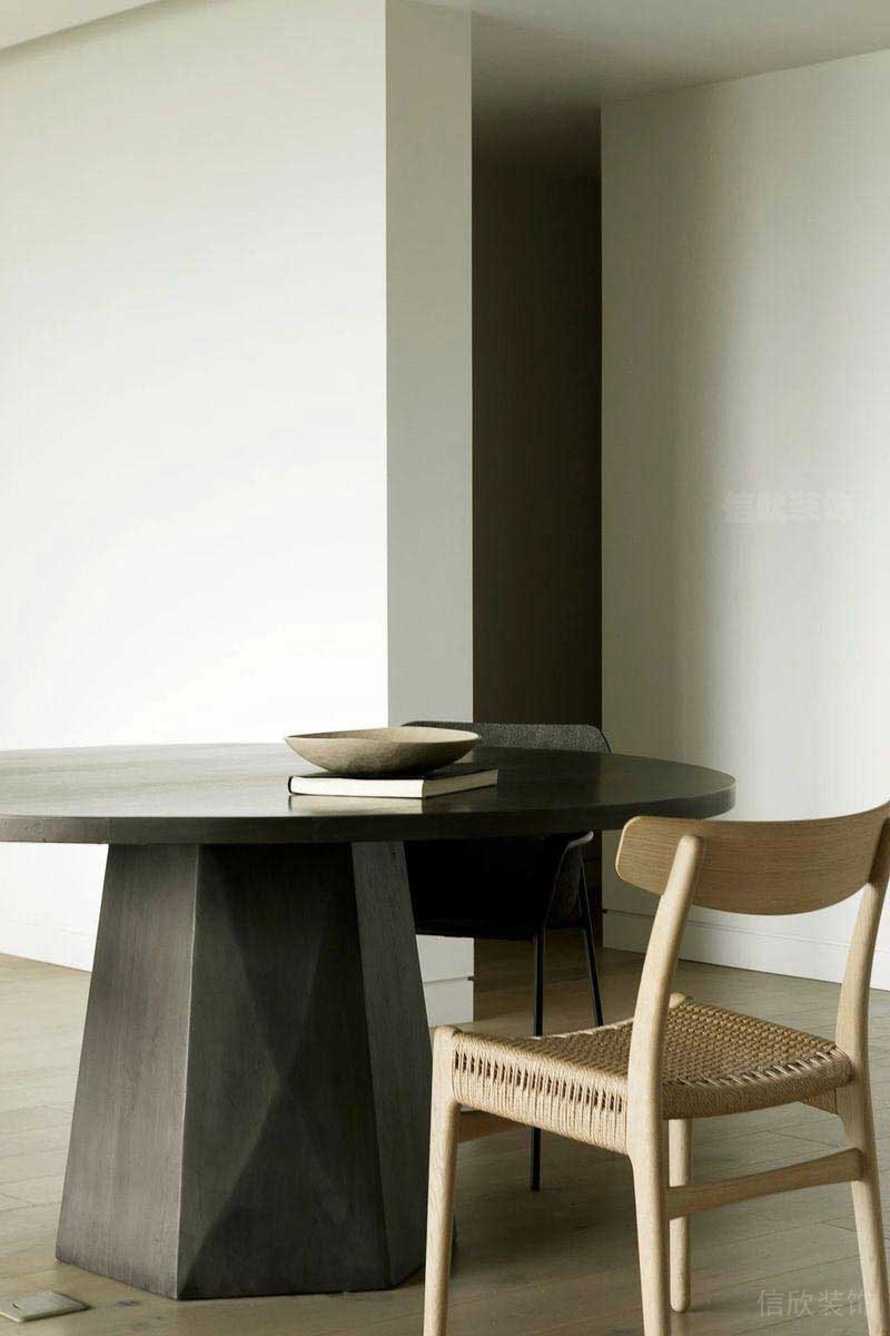 極簡(jiǎn)風(fēng)格家居餐桌