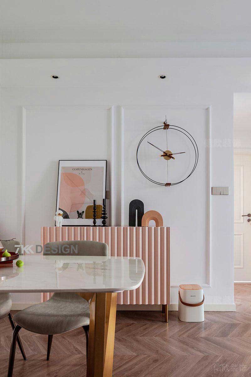 極簡(jiǎn)輕奢風(fēng)家居藝術(shù)裝飾柜