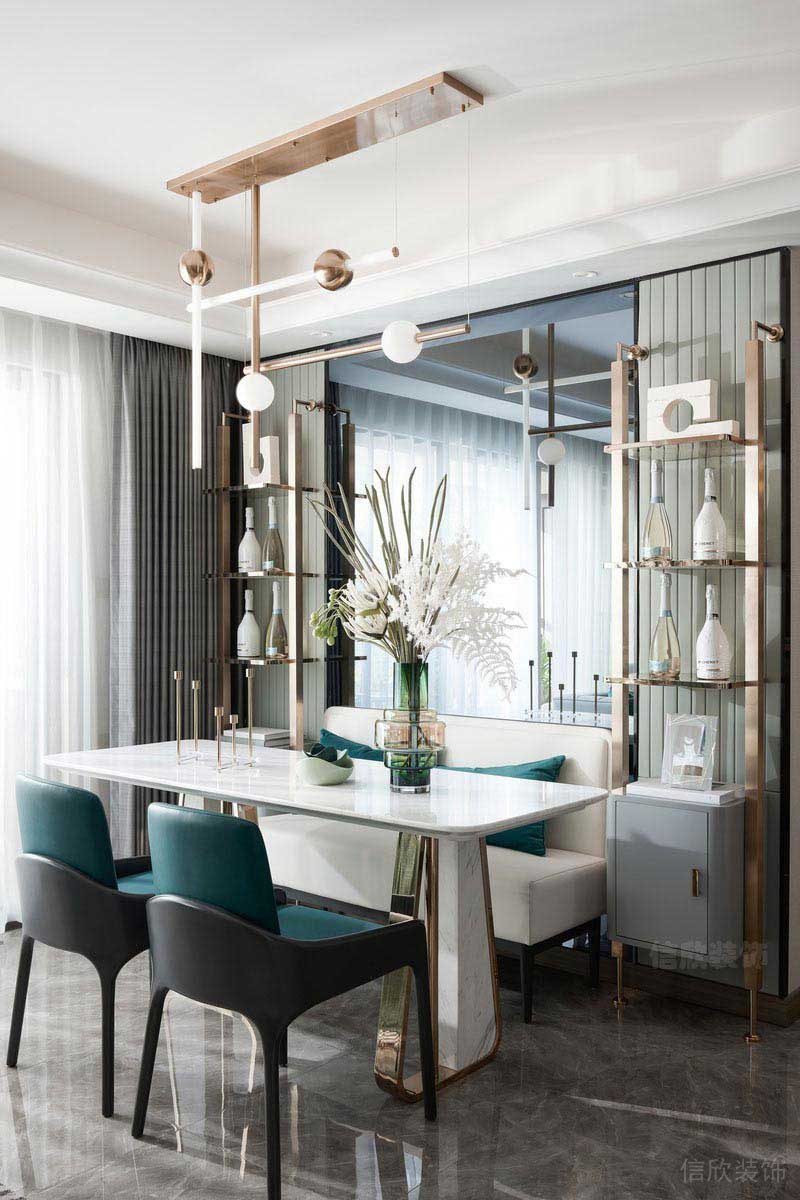 簡(jiǎn)易金屬酒架的餐廳設(shè)計(jì)