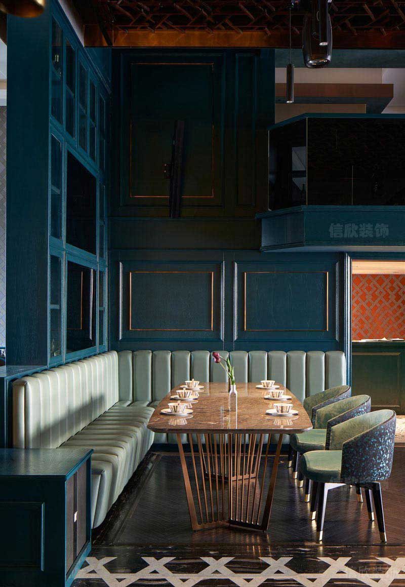 藍色墻面設(shè)計的餐廳