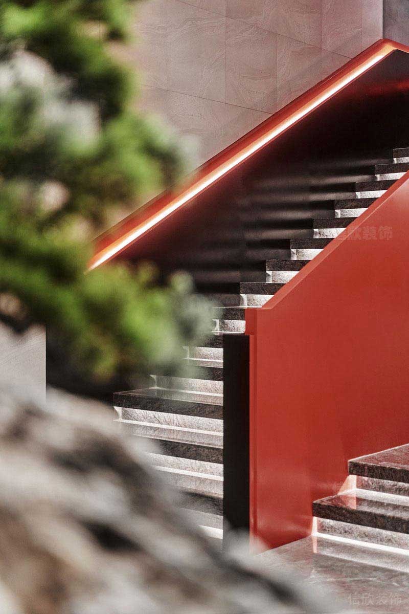 樓梯間紅色欄桿設(shè)計(jì)方案