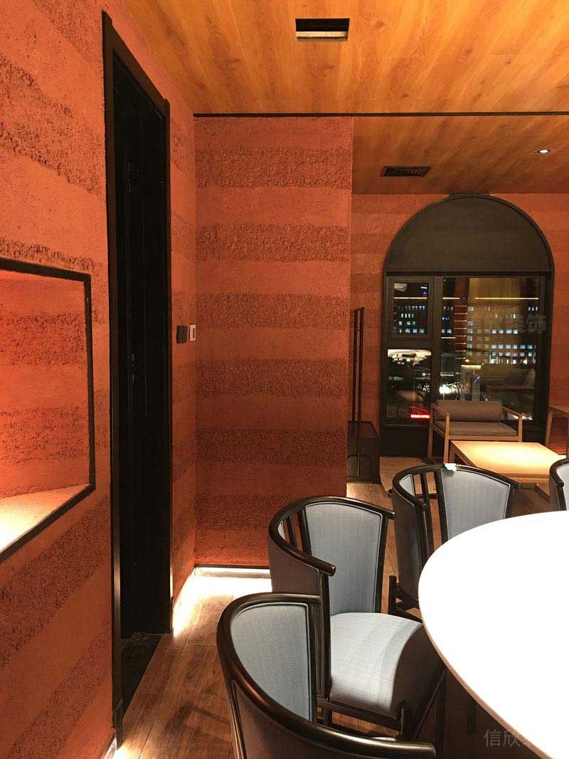 木飾面吊頂?shù)闹惺讲蛷d