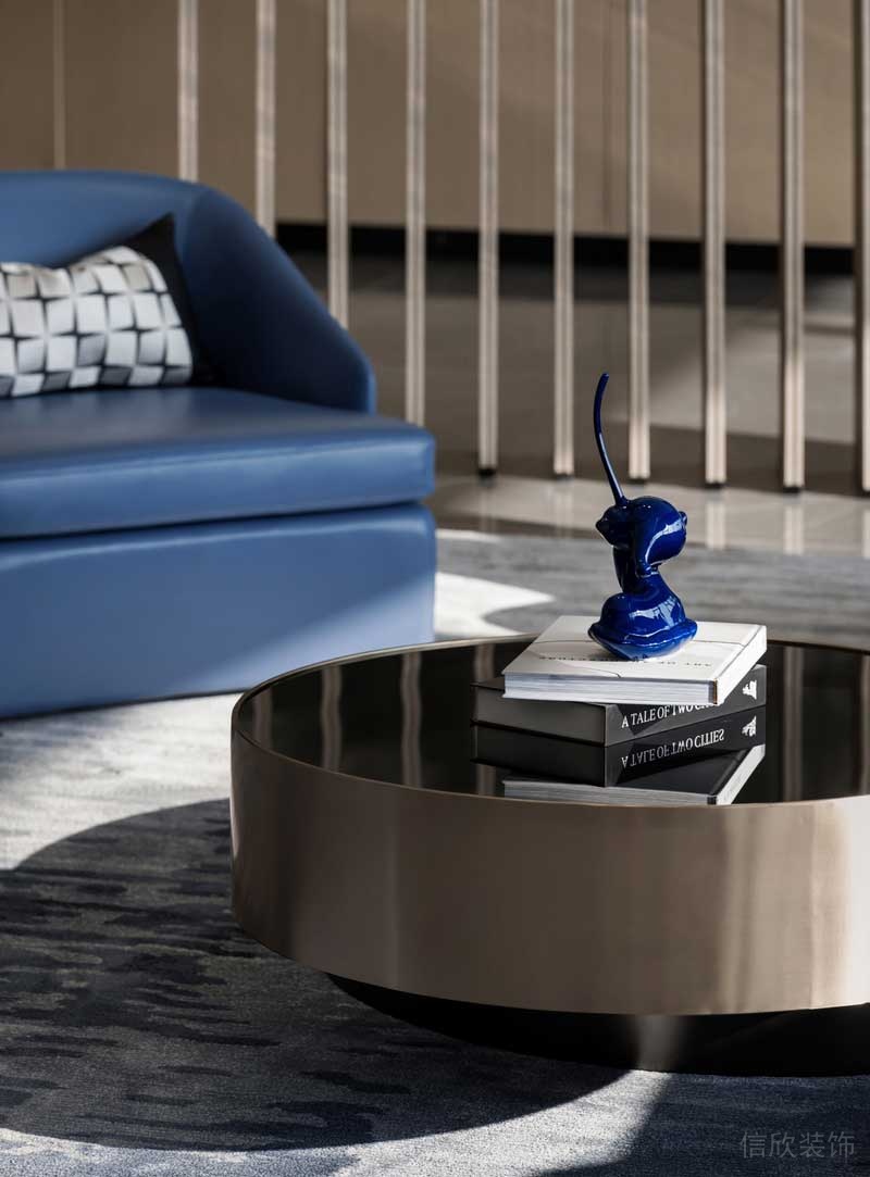 藍色的沙發(fā)